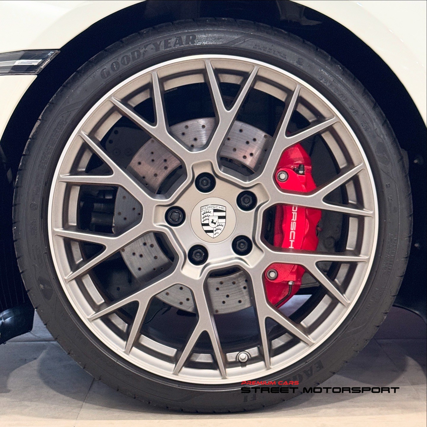 Porsche 911 Carrera - Image 17