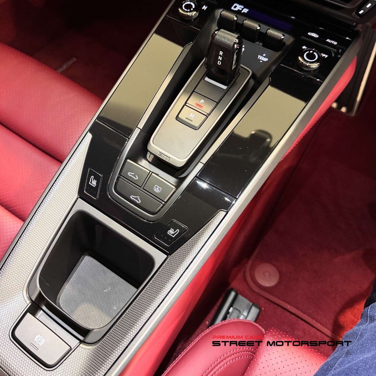 Porsche 911 Carrera - Image 10