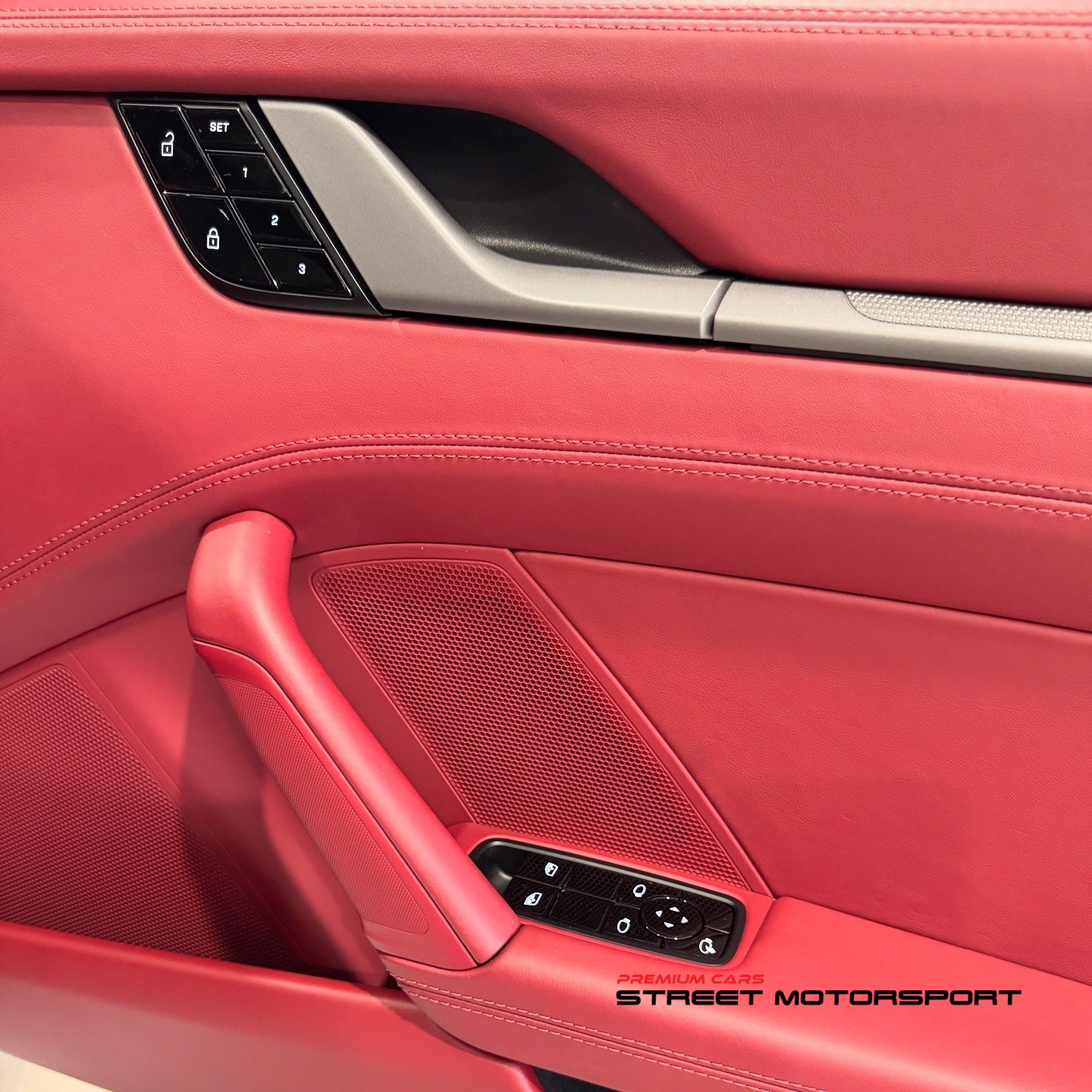 Porsche 911 Carrera - Image 12